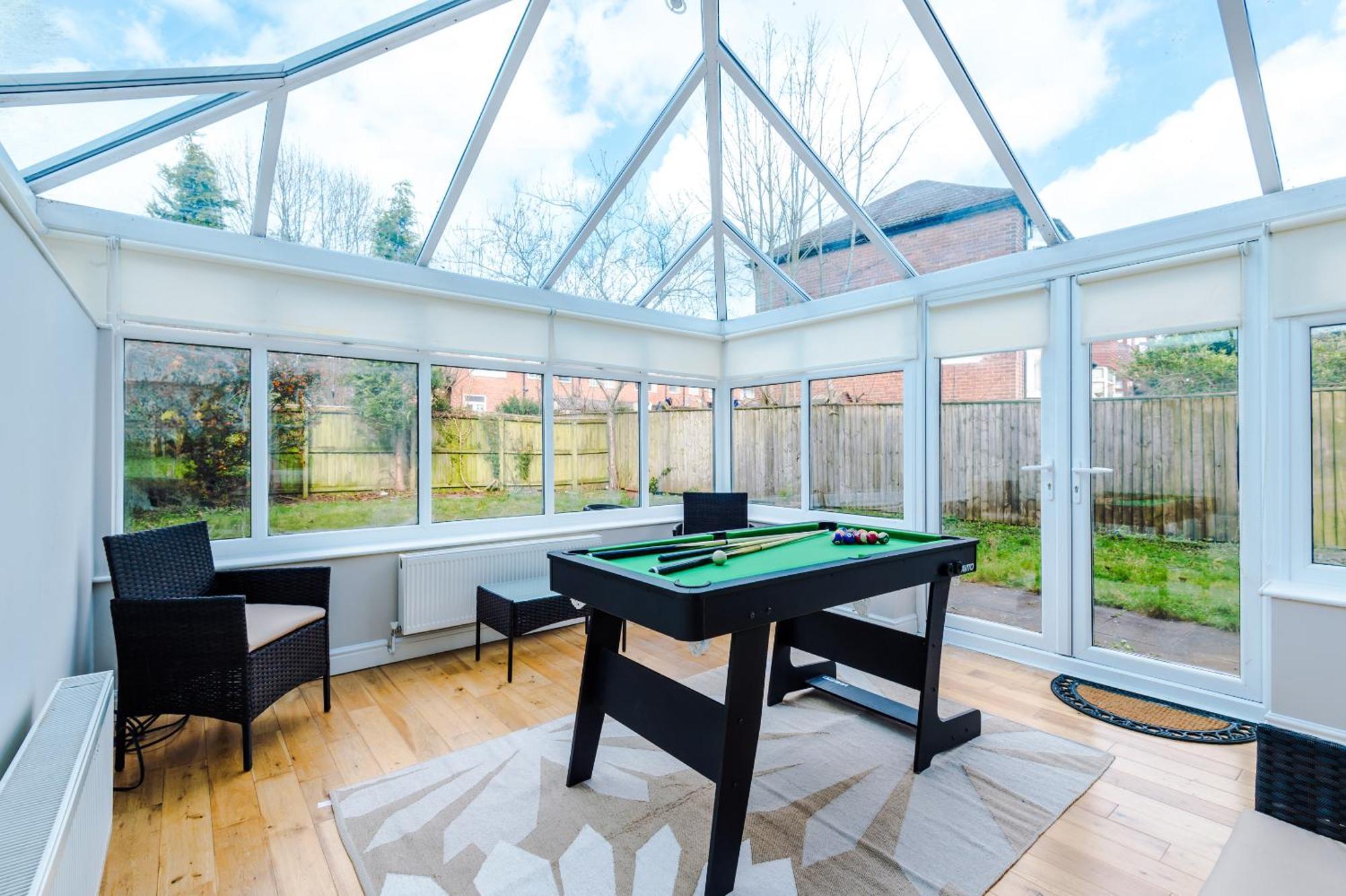 Cravenwood House Villa Manchester Exterior photo